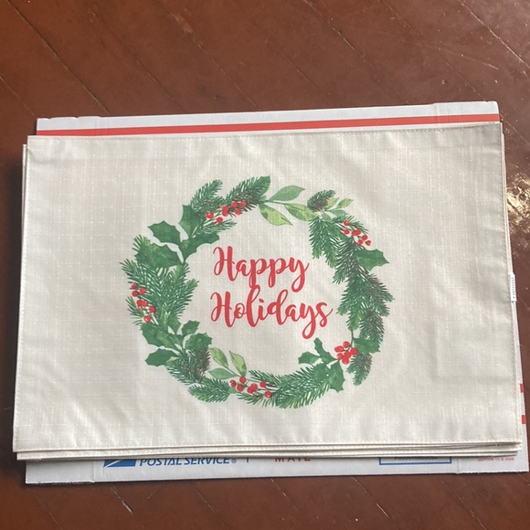 NWT Set of 4- Cream- Happy Holidays- Holly Wreath- Dining Table Placemats 12x18 - Picture 12 of 15